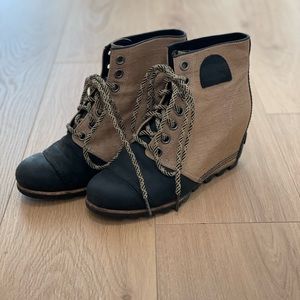 Sorel PDX Wedge Boots tan and black booties lace up front